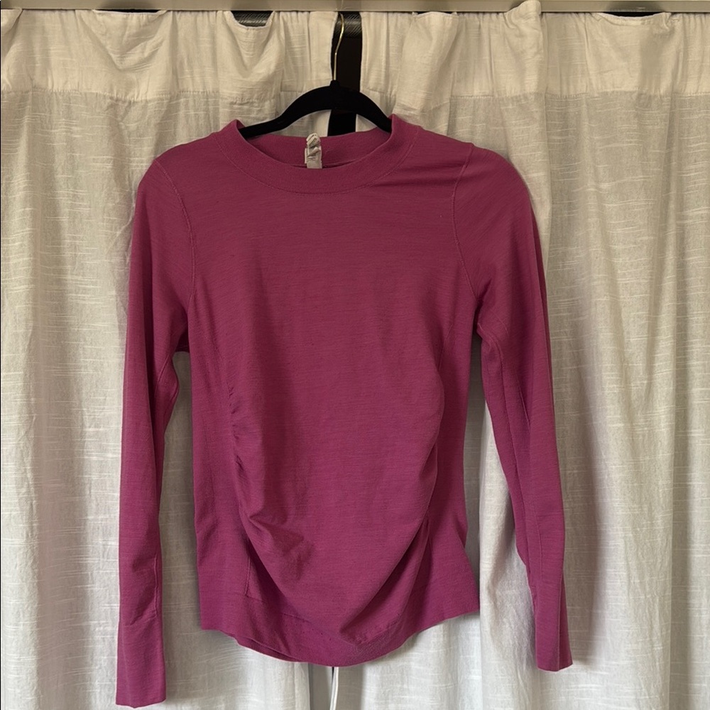 Athleta Women's Pink Long Sleeve workout top -Excellent condition